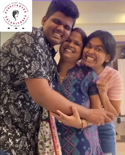 Family photo of Saloniyaapa